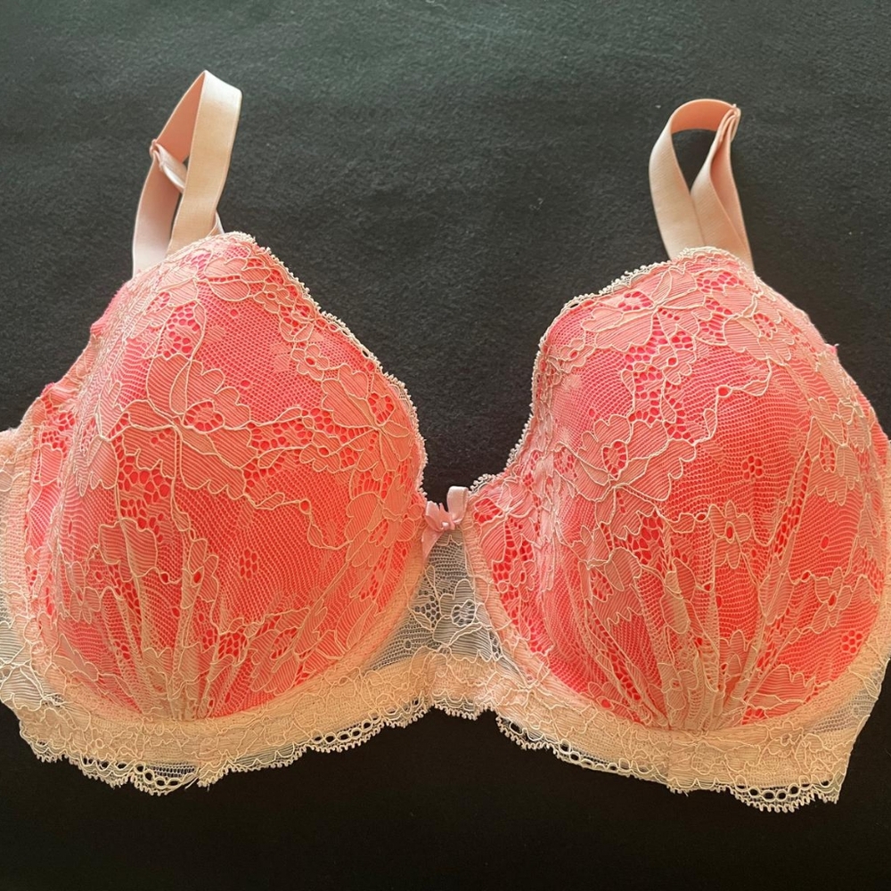 Pink lace overlay bra| Size: 38DD